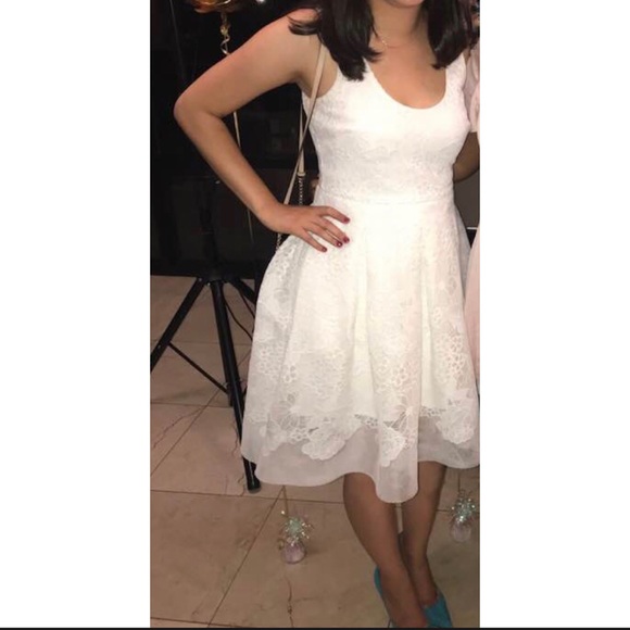 Badgley Mischka Embroidered honeycomb mesh - Picture 4 of 5